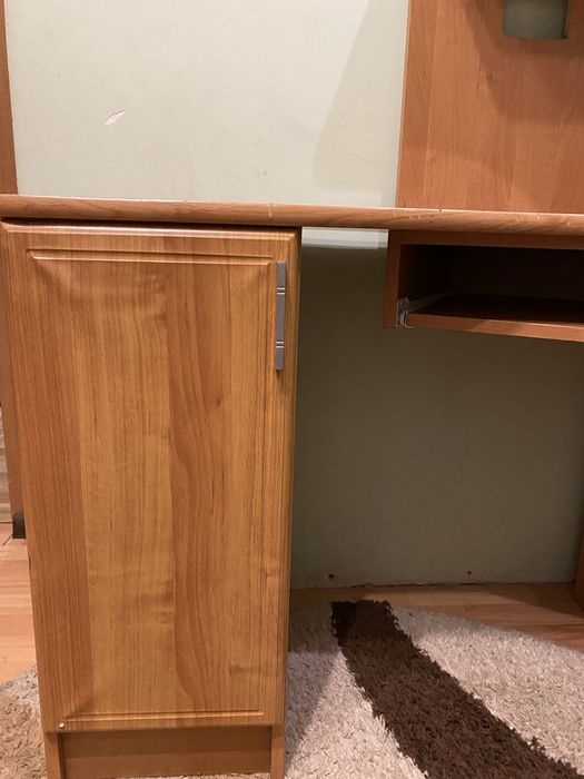 Продам б/у компютерний стіл в хорошому стані