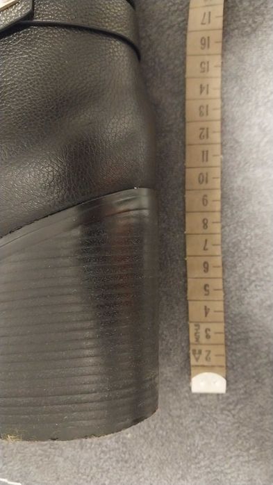 Продам кожаные зимние женские сапоги р. 39, внутри цигейка