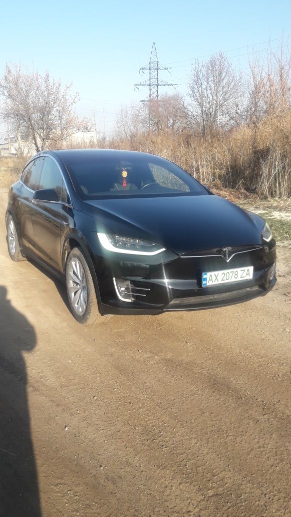 Tesla model x 2018 год INTEL