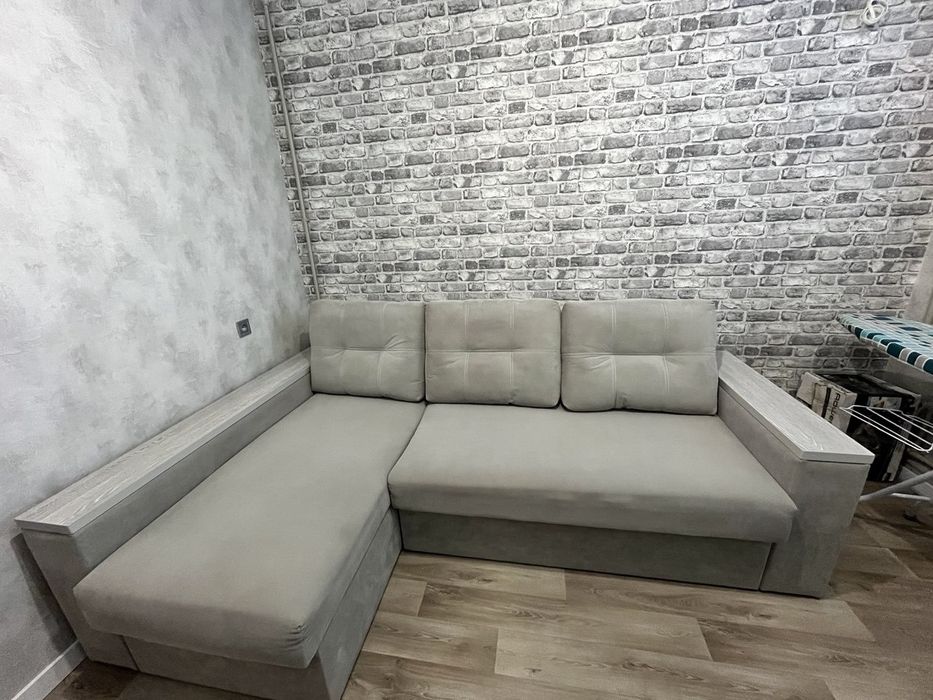 Продам почти новый диван