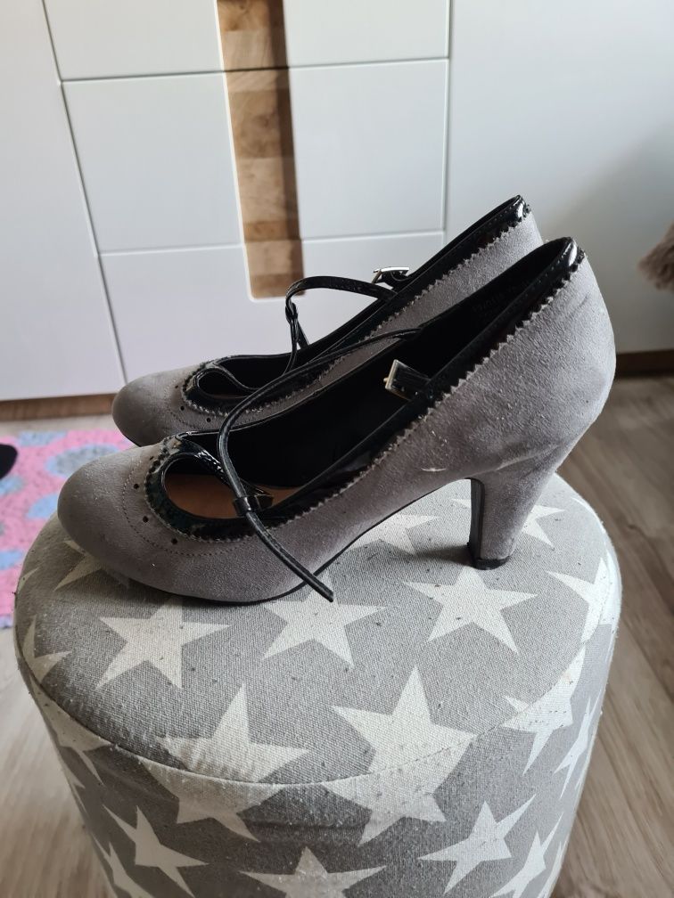 Buty zamszowe 39