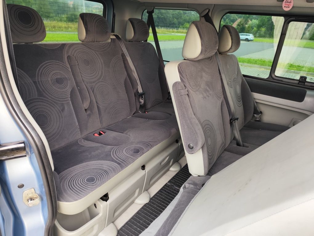 Wynajem busa Trafic 8 osobowy box bagaznik na rowery Transport osób