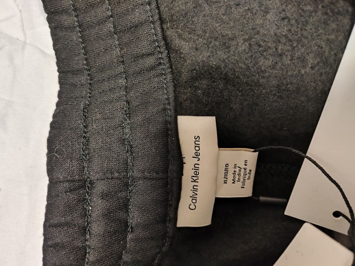 костюм Calvin Klein