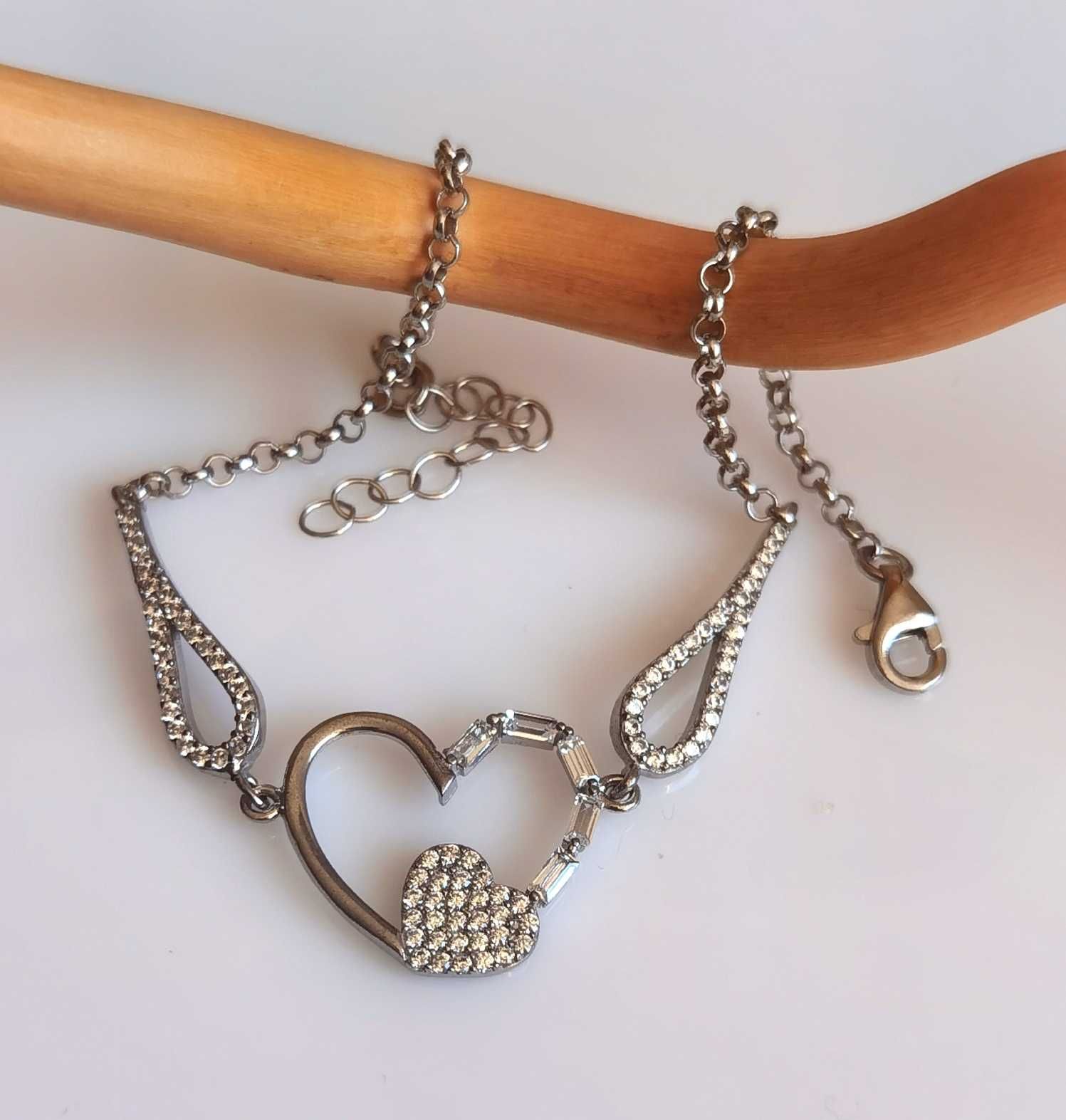 Elegancka i ponadczasowa srebrna bransoletka serce P925