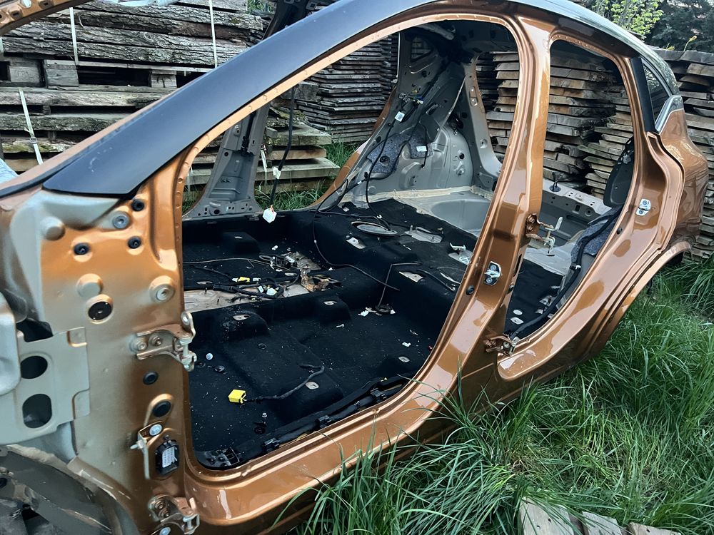 Renault Captur 2024 rok karoseria dach ćwiartki