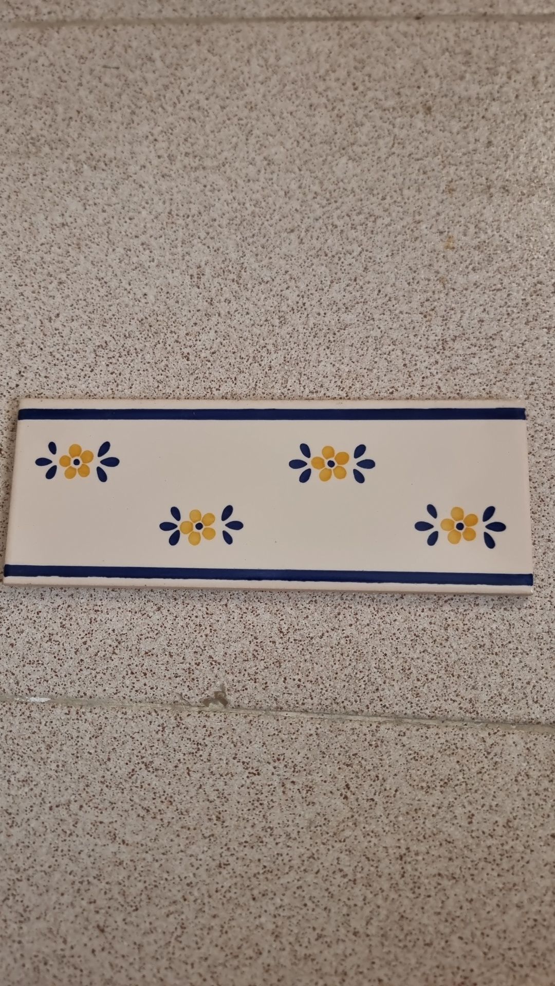 Faixas pintadas à mão