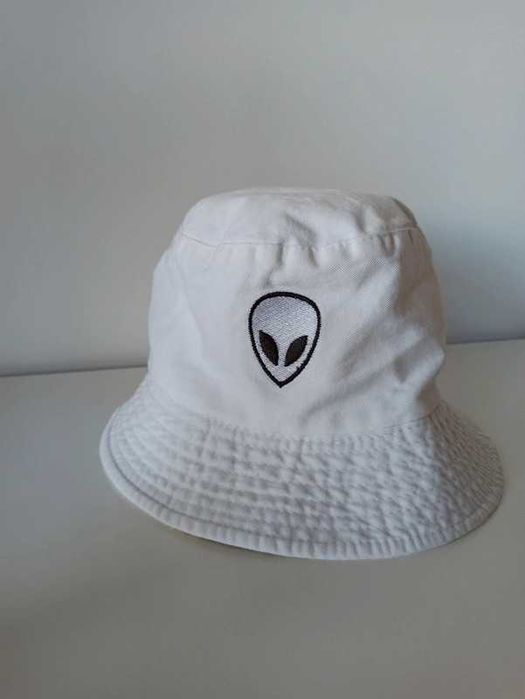 bucket hat, biały kapelusz