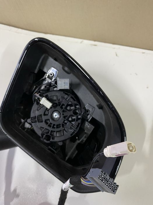 Дзеркало заднього виду праве Volvo XC40 14+1 pin