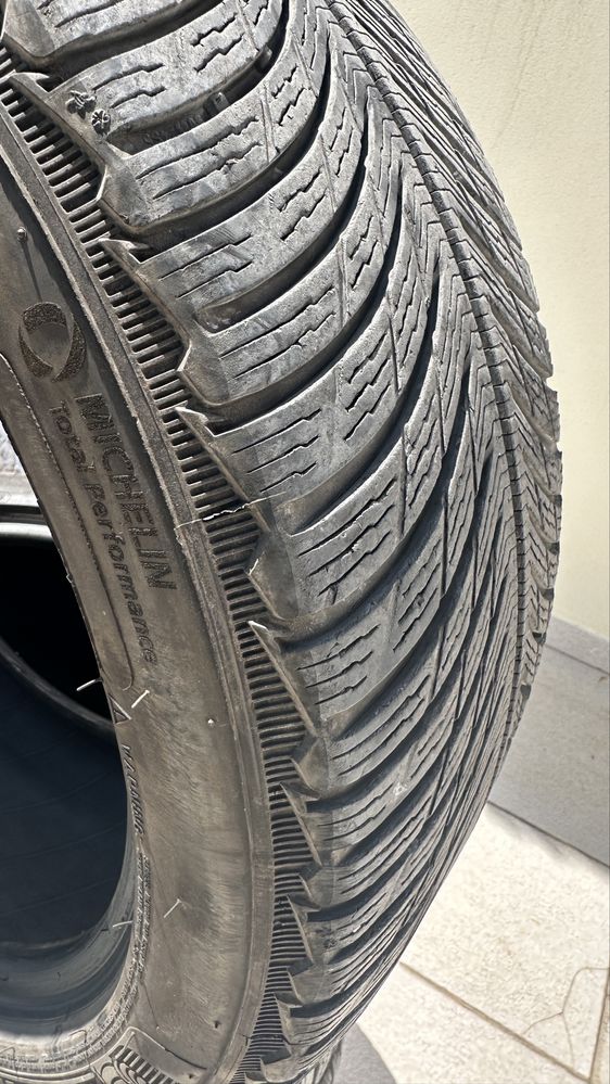 4 Pneus Michelin 235/45/18