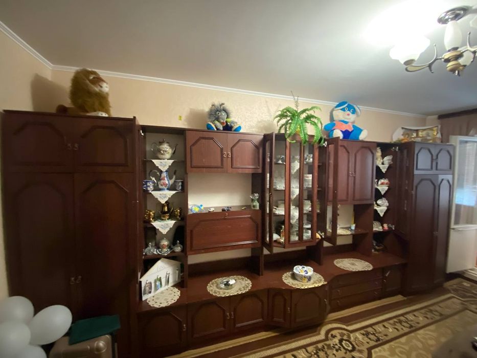 Стінка в кімнату