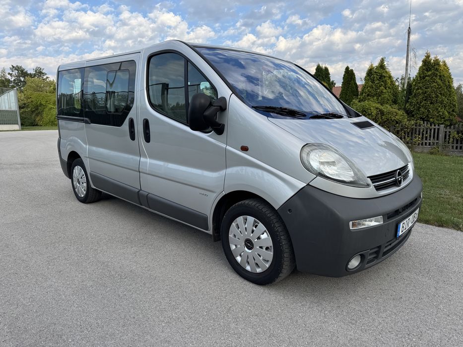 Opel Vivaro/Trafic 9 Os Klima 220 tys przebiegu Super Stan