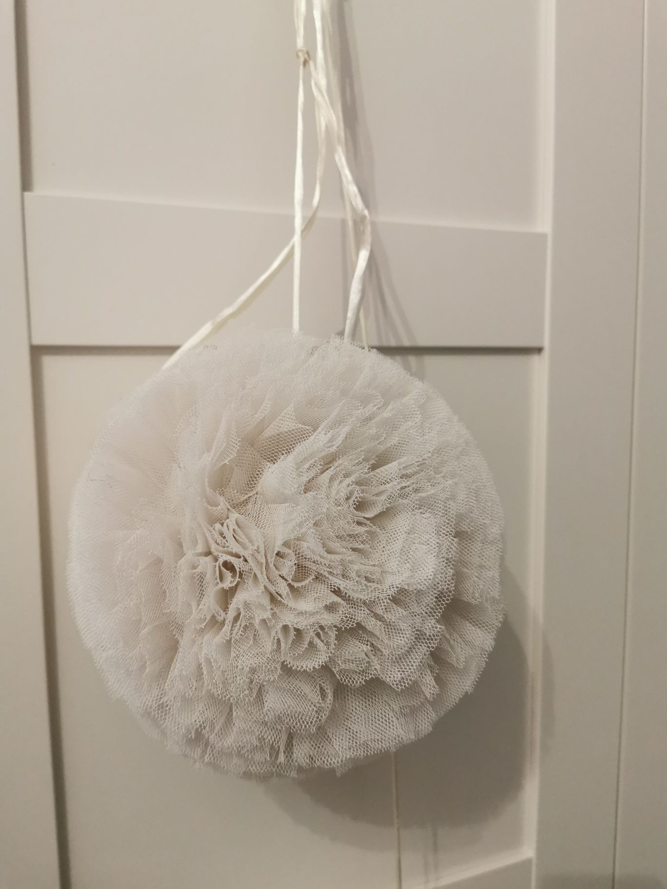 Pompon tiulowy z tiulu kolor biały 22 cm