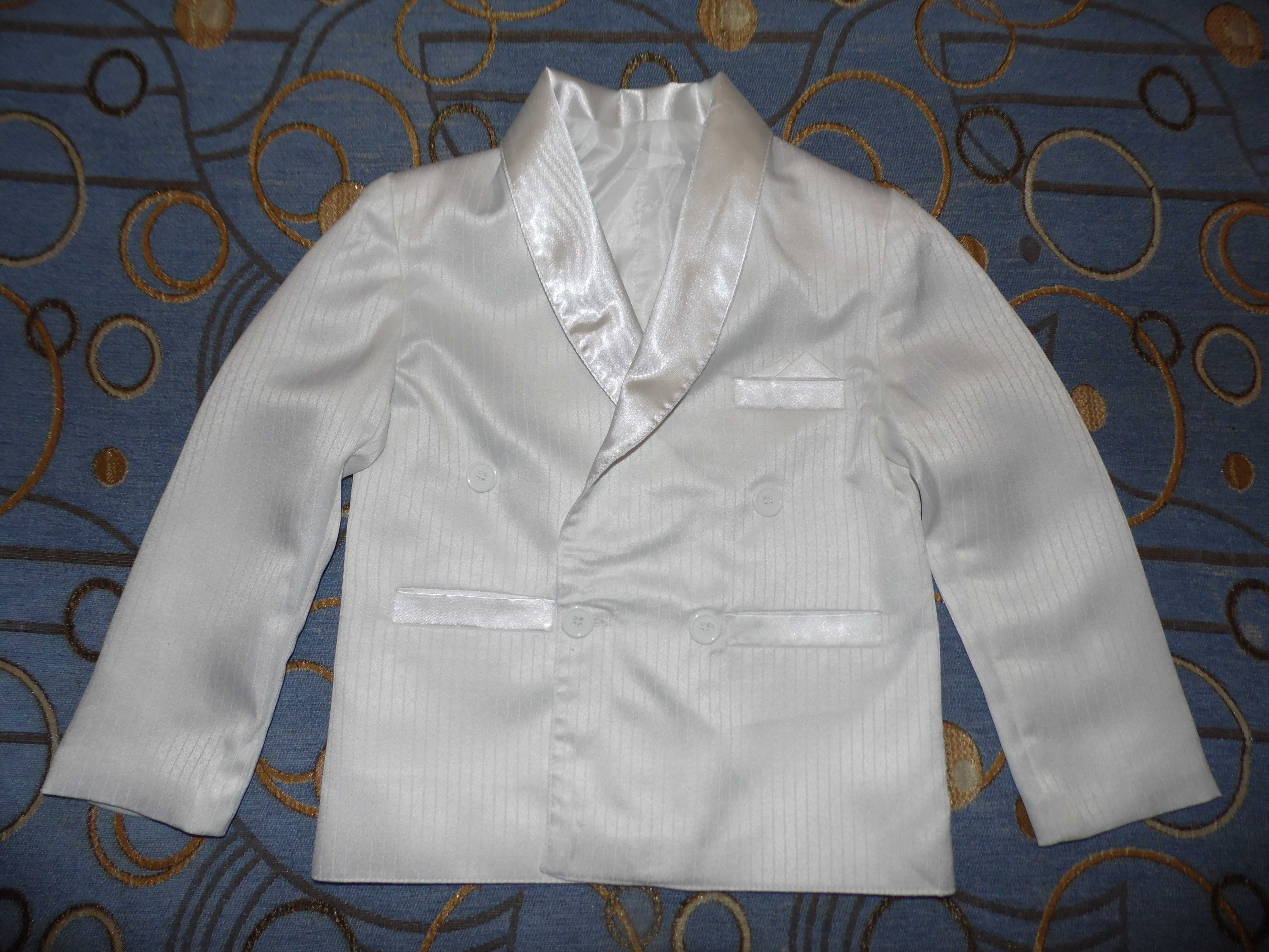 Піджак білий нарядний 5-6 лет