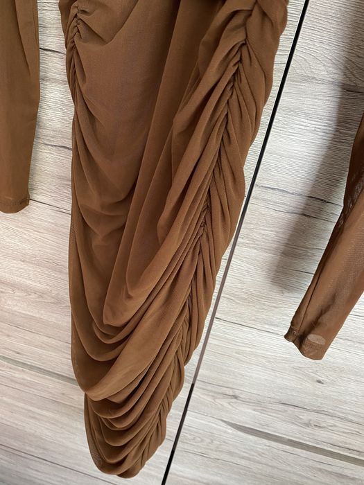 Sukienka kobieca dopasowana marszczona