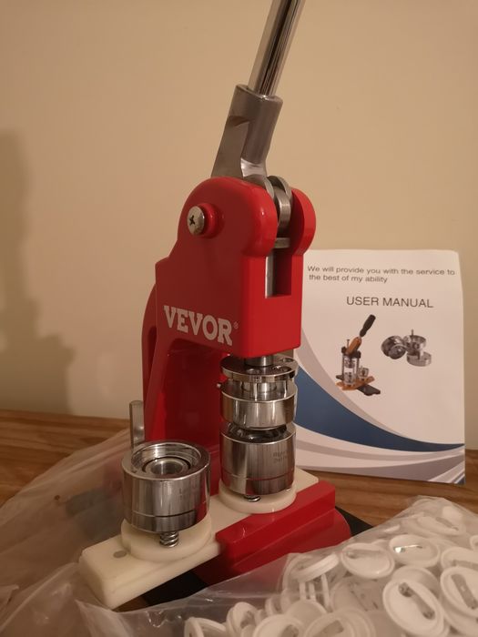 Máquina manual de fazer crachás