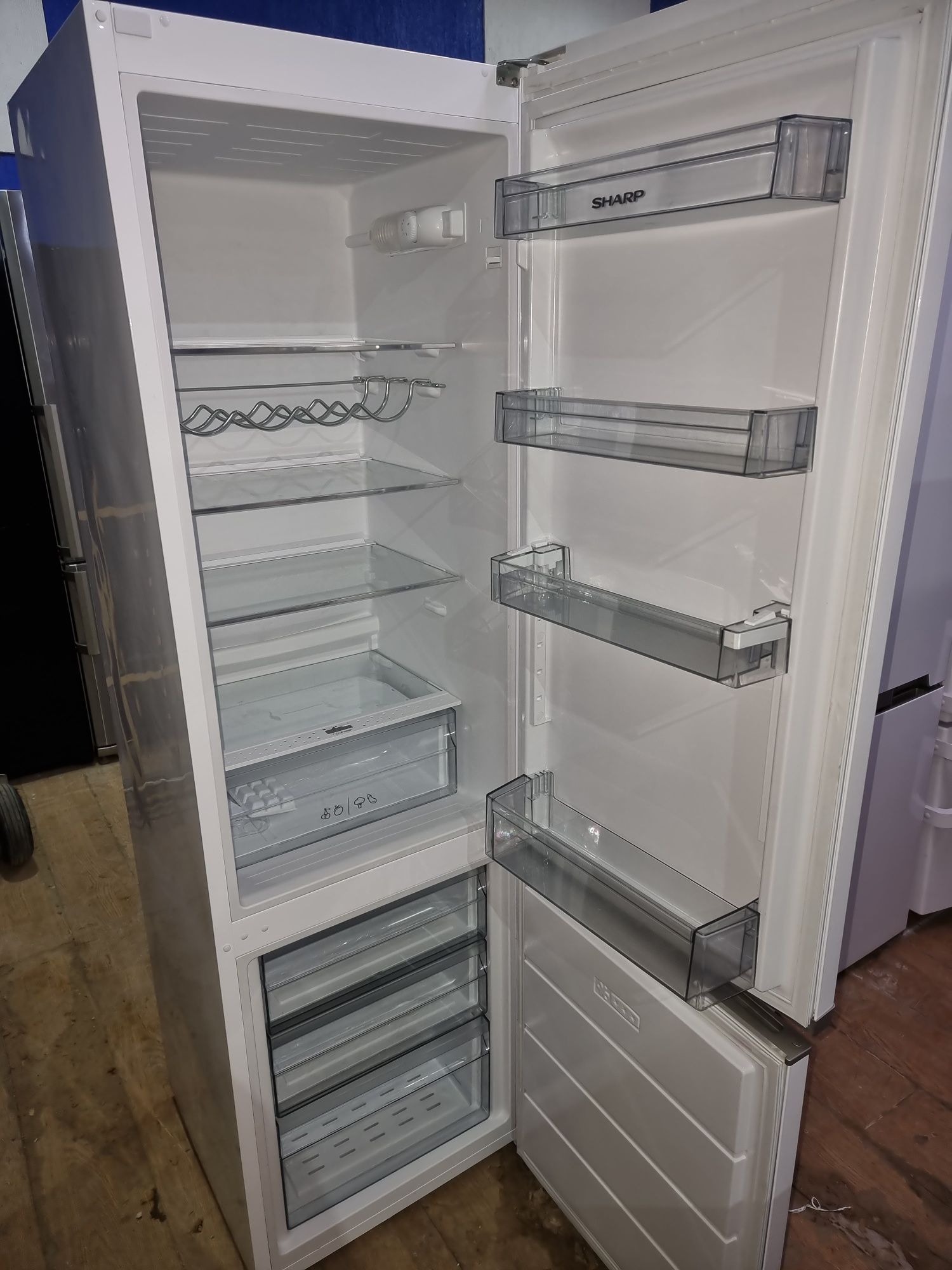 Гіпермаркет БУ холодильників #1 в Києві Холодильник Sharp SN180NL 54см