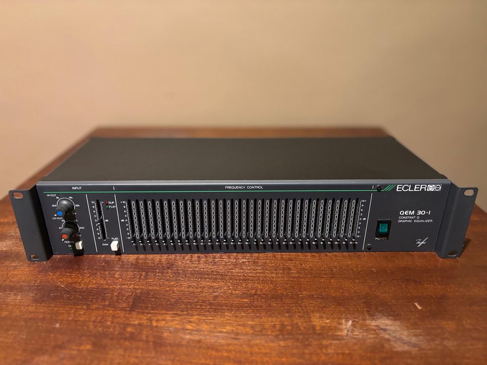 Korektor graficzny Ecler QEM 30-I Constant Q Graphic Equalizer.