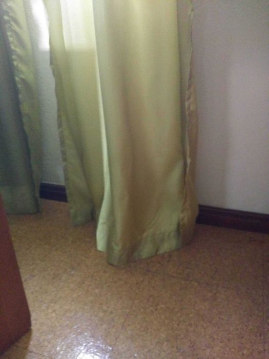 Par de cortinas verde claro