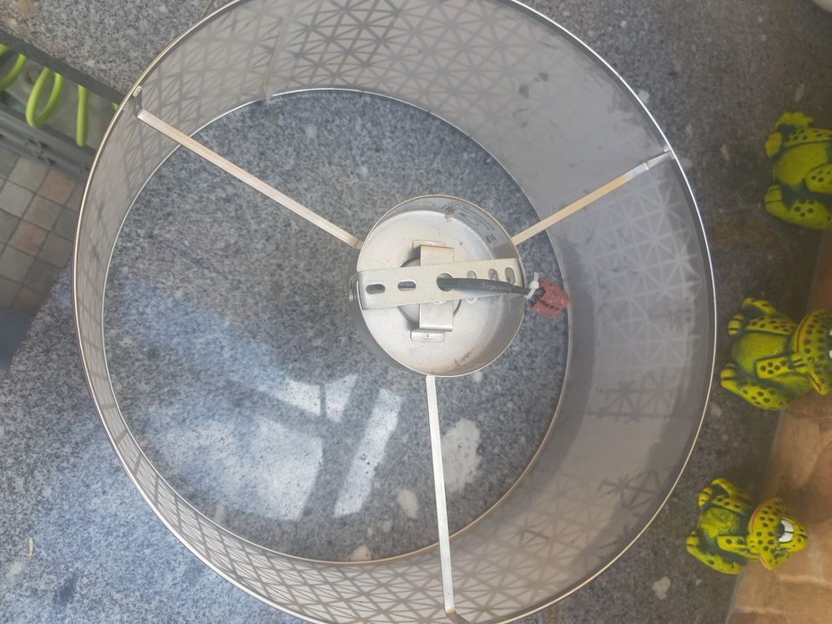 Candeeiro teto em bom estado