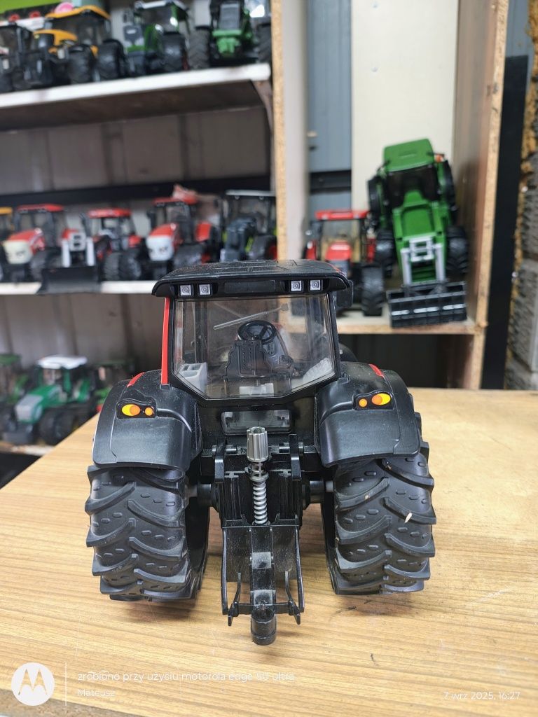 Bruder traktor valtra