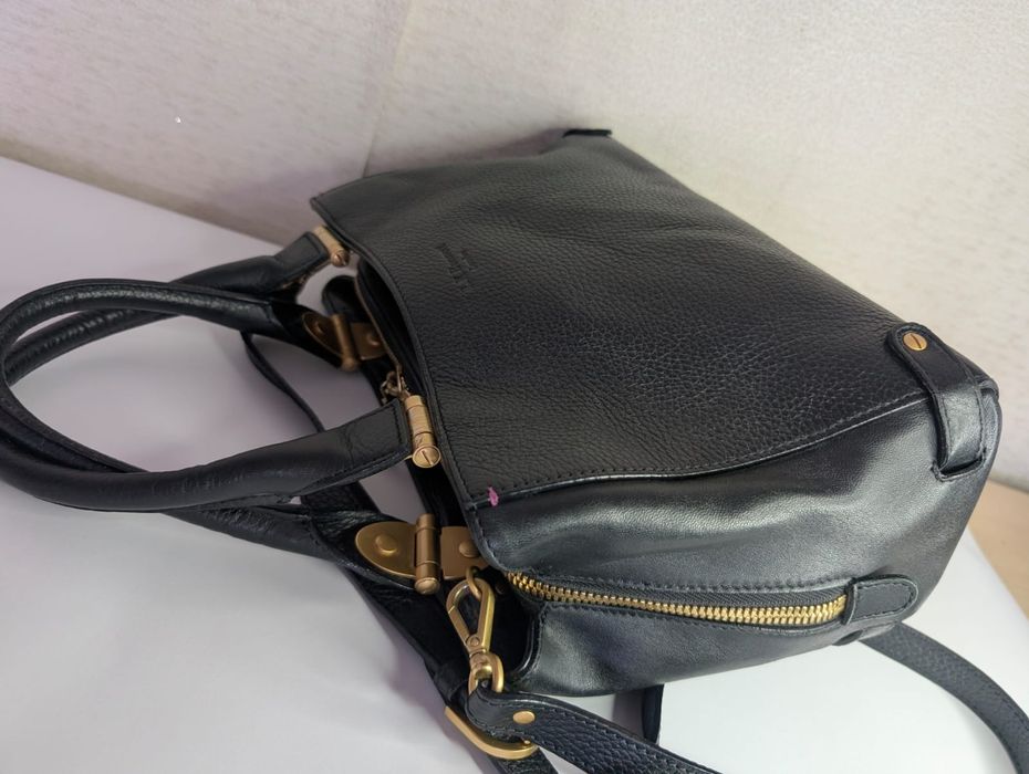 Torebka L.K. BENNETT. Damska.

Prawdziwa skóra. Oryginalna.

Damska.