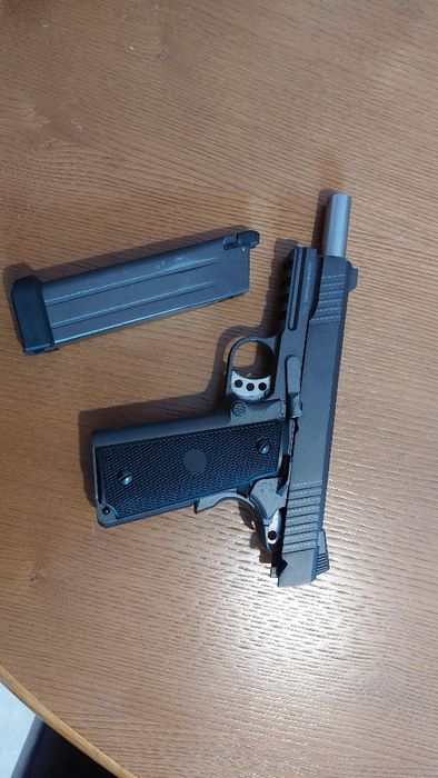 Pistola de airsoft modelo 1911, usada poucas vezes,  ótimo estado.