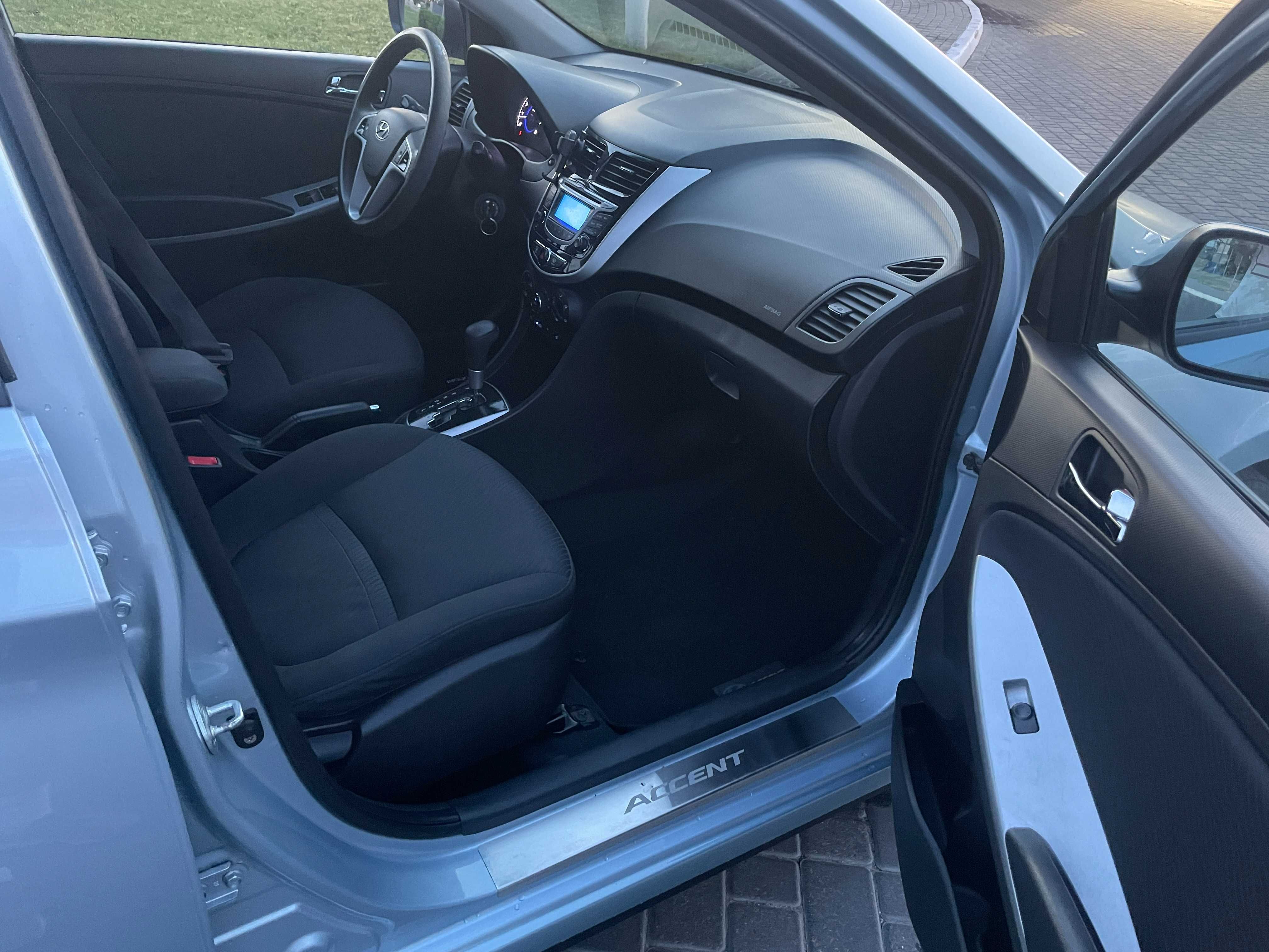 Hyundai Accent 2011 1.6 л