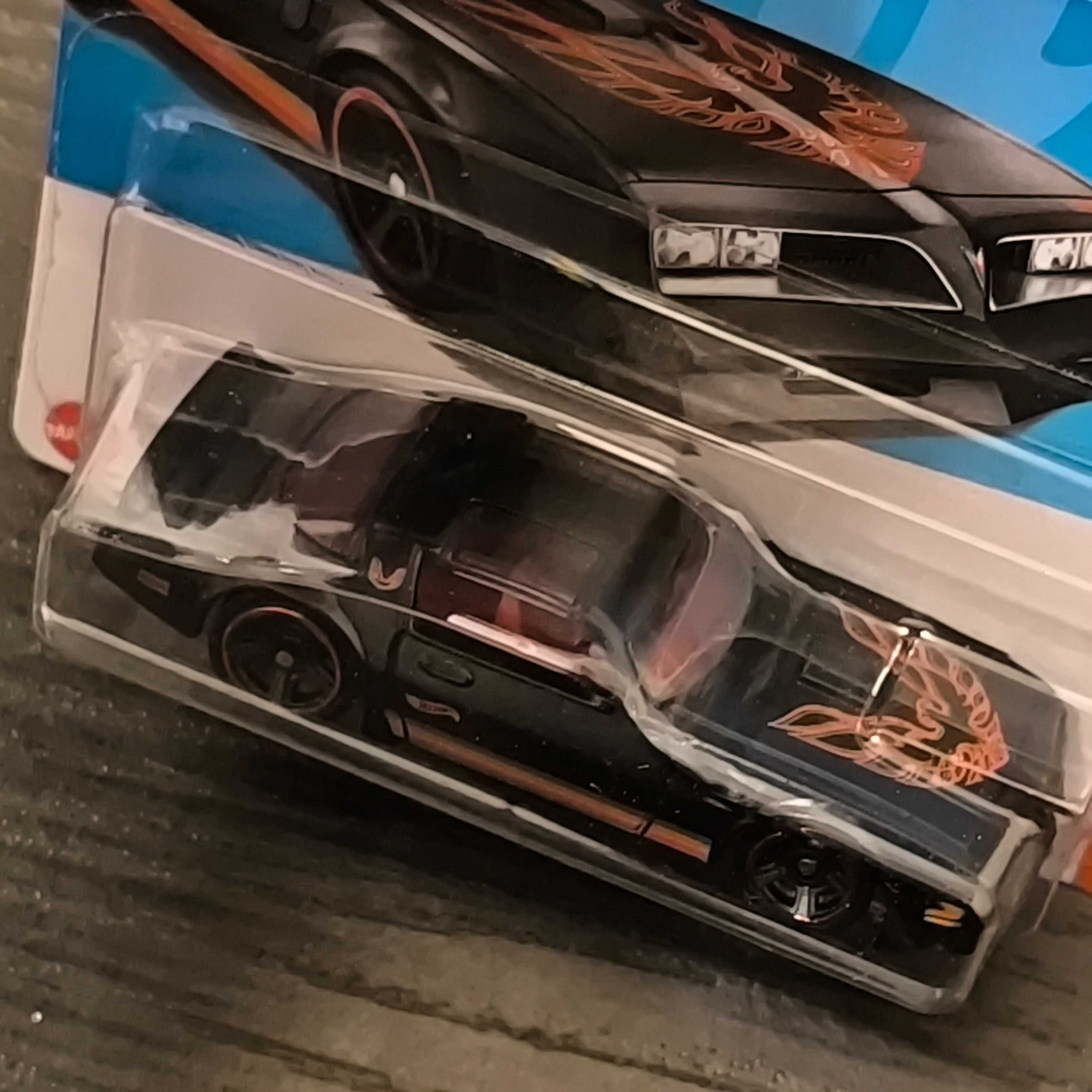 '77 Pontiac Firebird T/A Hot Wheels 2024 r. 206/250 HTC60-N521