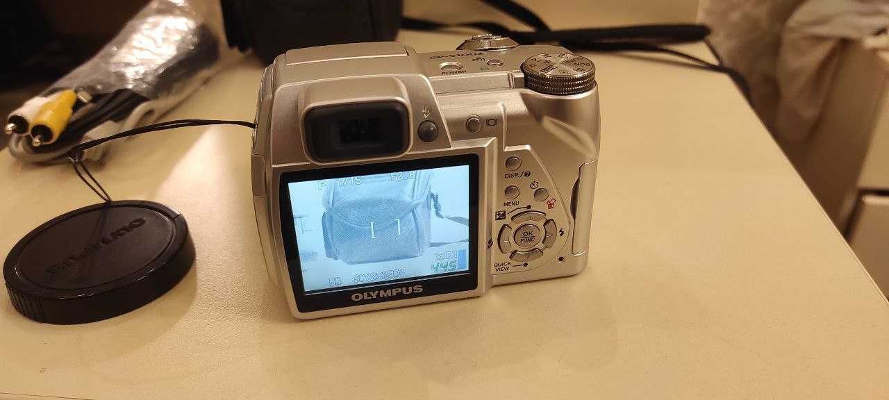 Фотоапарат Olympus SP-510UZ, з оригінальним шкіряним чохлом