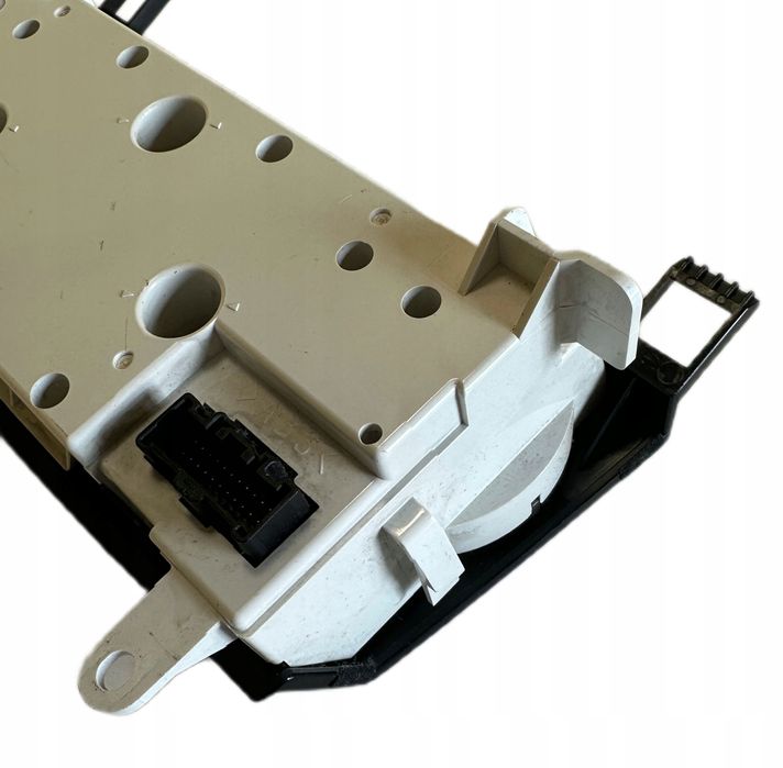 Panel Sterowania Nawiewami Klimatyzacją Mazda 3