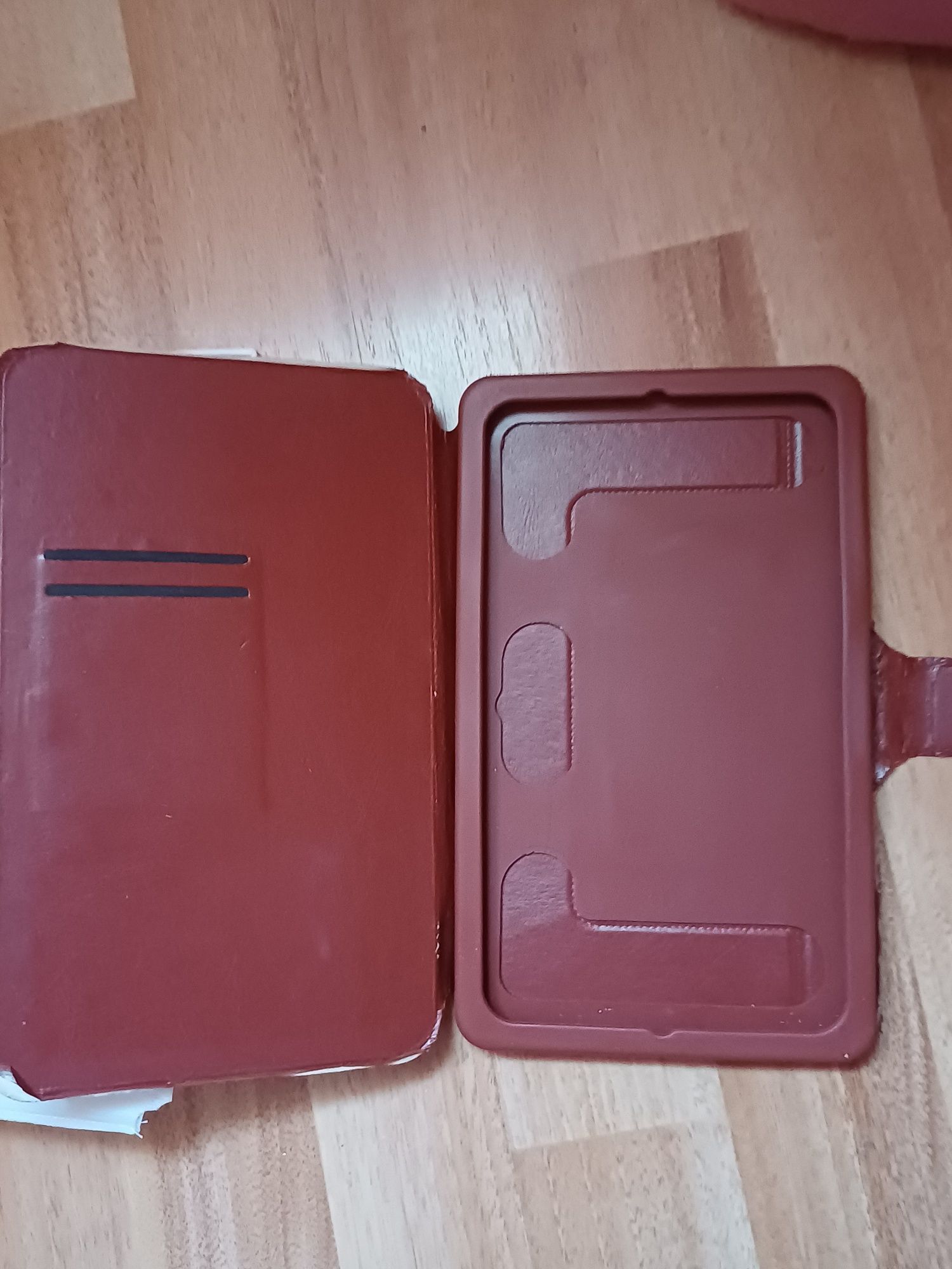 Продам планшет в ідеальному стані/чохол в подарунок,повна комплектація