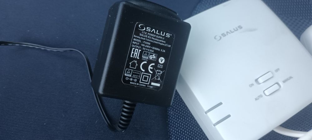 Salus Internetowy bezprzewodowy regulator temperatury WiFi