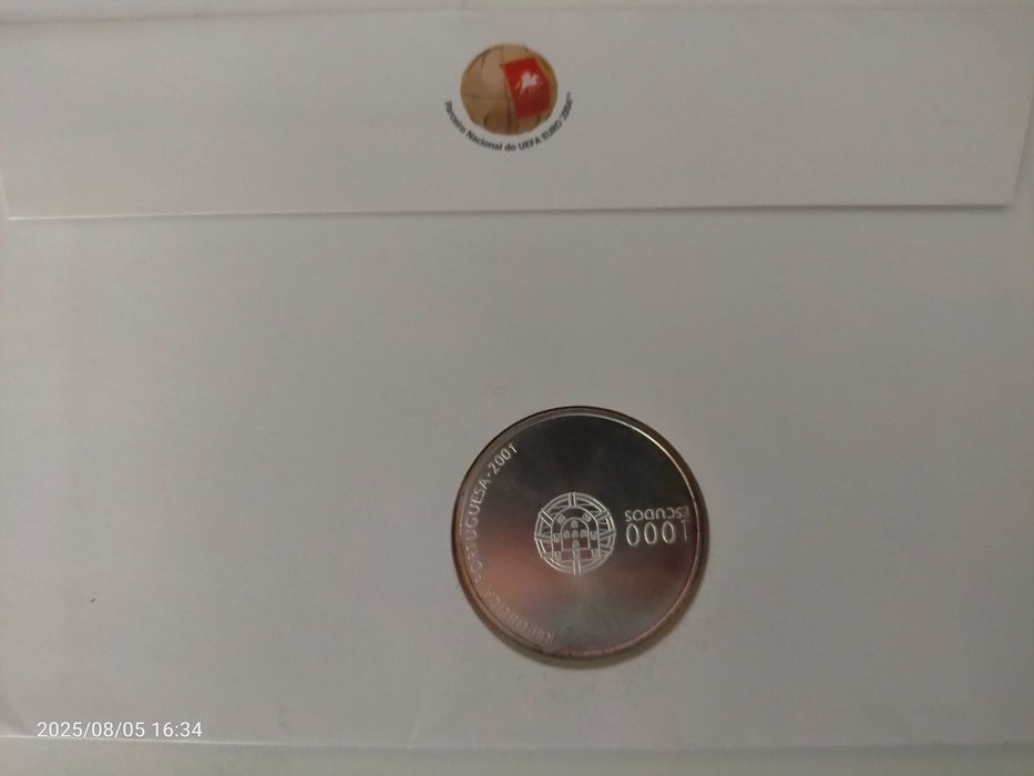 selos euro 2004 e envelope alusivo com selos e moeda de mil escudos