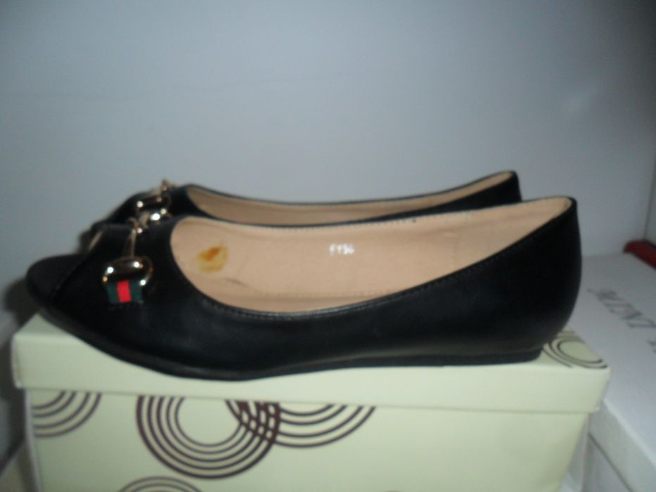 Sapatos abertos novos, tam.37