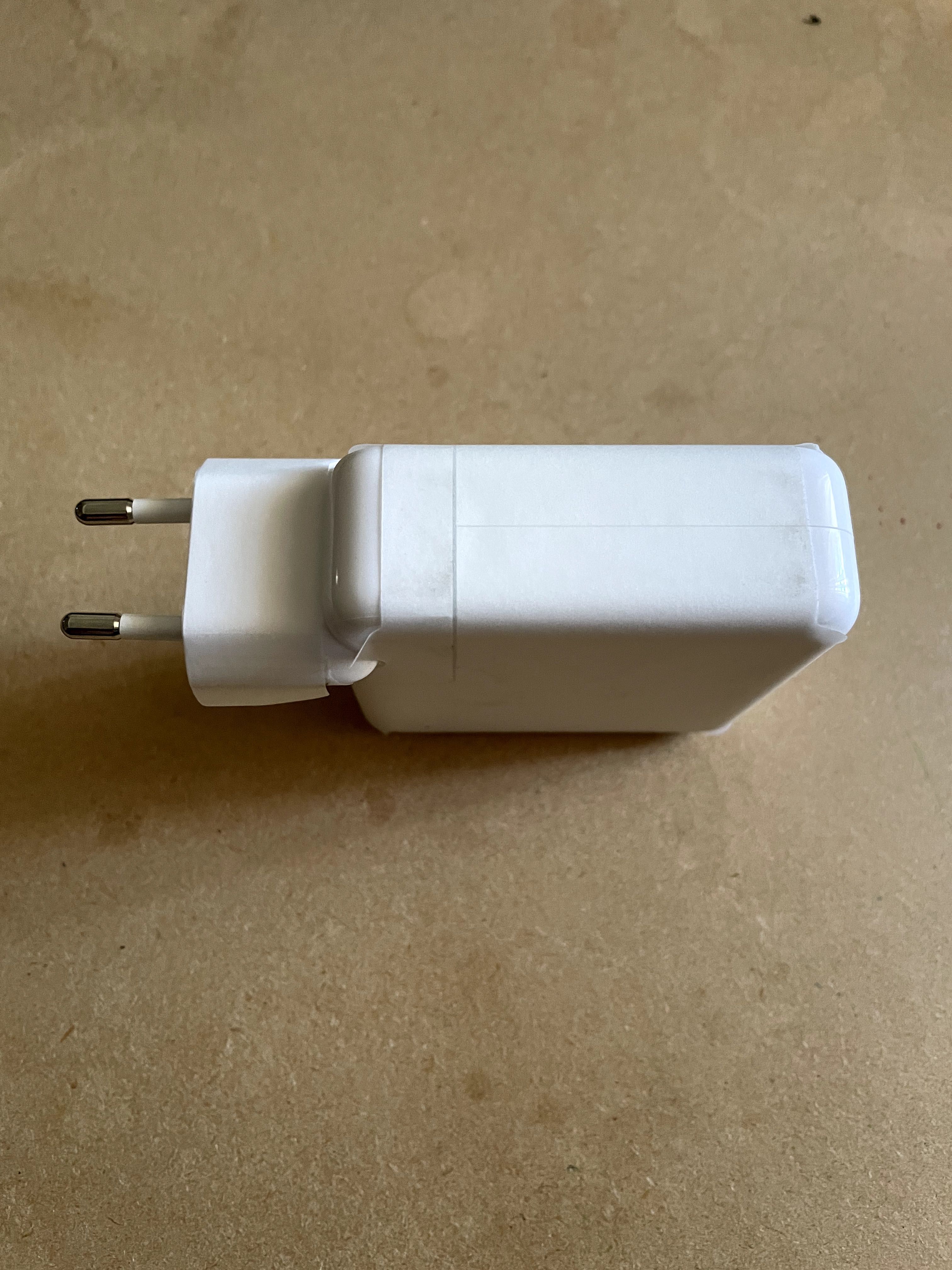 Adaptador de Corrente Apple USB-C 61W Branco