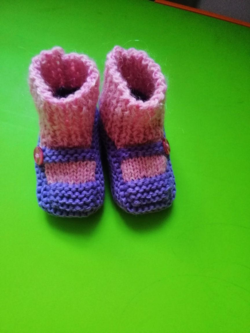 Вязаные детские носки.