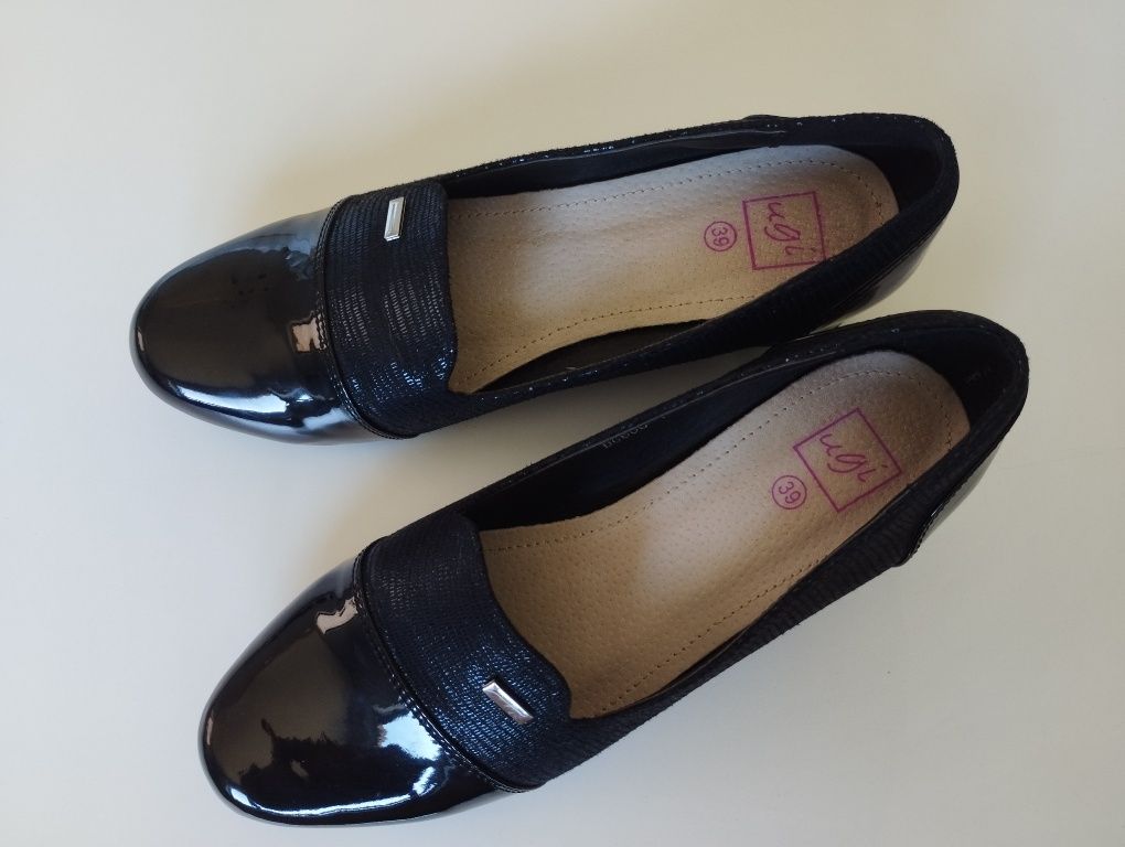 Czarne buty lakierki na niskim słupku, wkładka skóra, r. 39