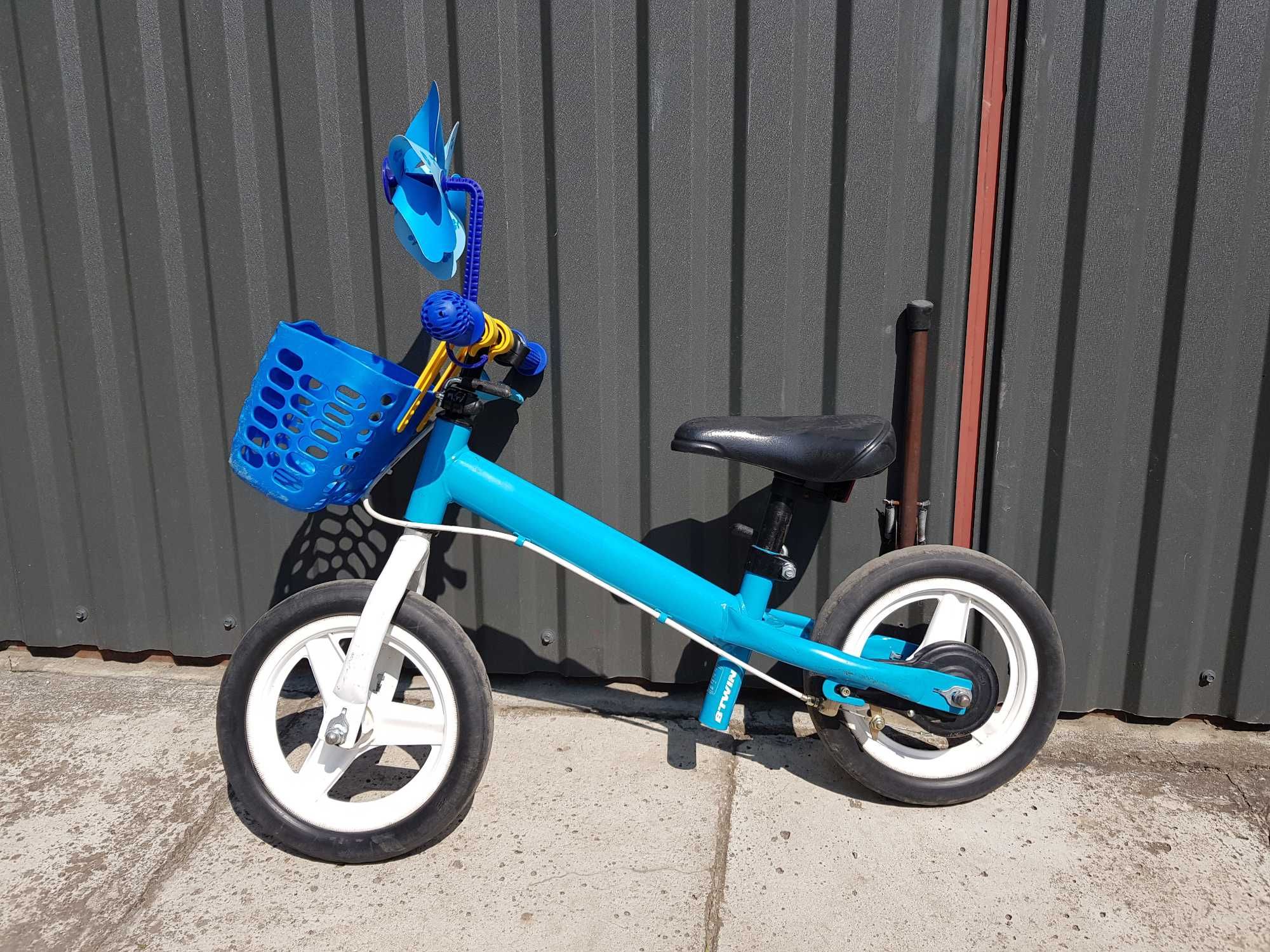 B-TWIN solidny rowerek dziecięcy biegowy + gratisy