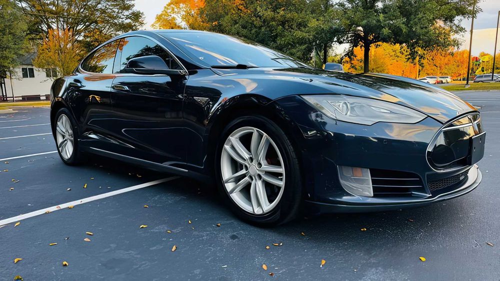 Tesla Model S      2015