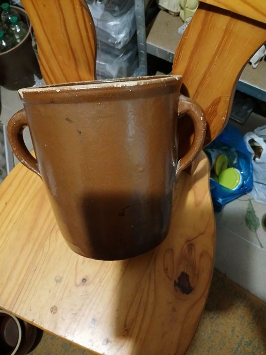 Garnek z kamionki Bohenia