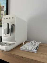 Máquina de café automática Smeg com cappuccinador, Branco, nova