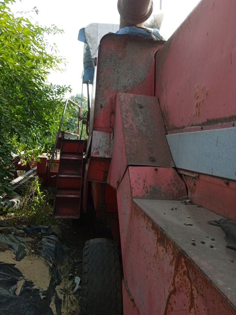 Продам комбайн Massey Ferguson 525