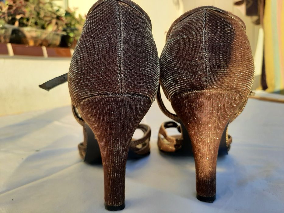 Wiatrówki, pantofelki  damskie, obcas, błyszczące, wieczorowe, duże