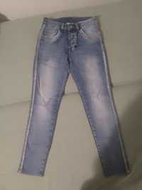 Spodnie jeansowe z brokatem i dżetami  S