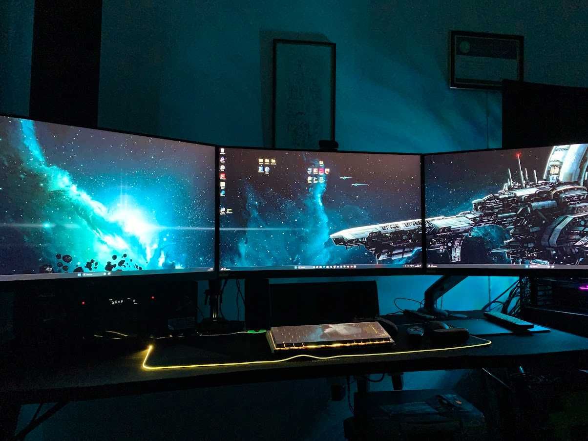 Sistema para multitarefas e gaming - PC e monitores
