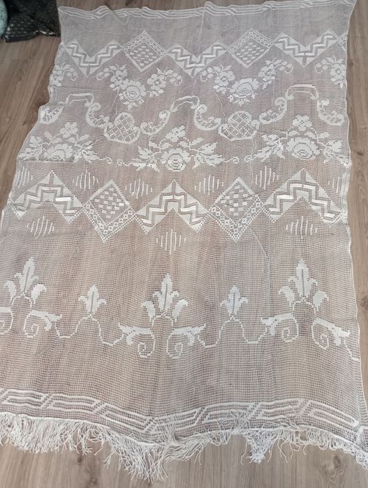 Szydełkiem robiona firanka