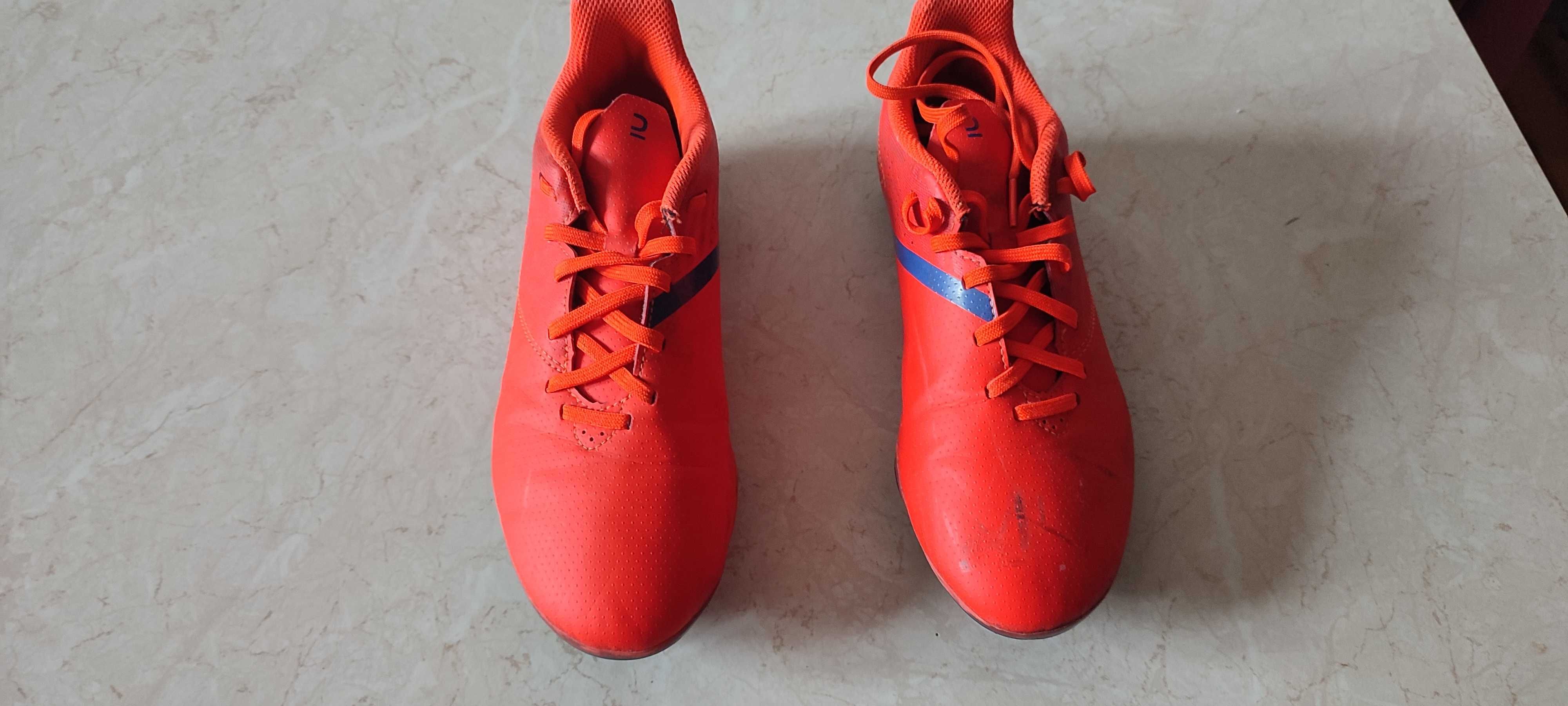 Buty piłkarskie korki czerwone, rozmiar 36