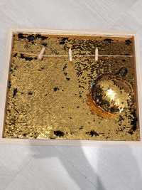 Tablica ramka z cekinami złota z klamerkami