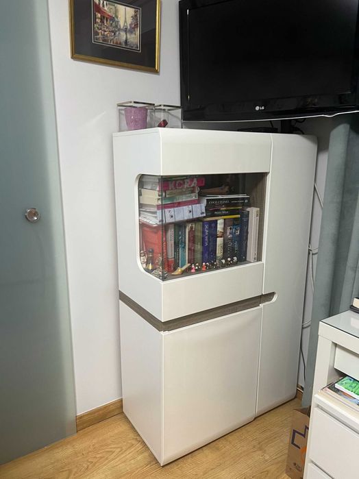 Szafka  witryna z Agaty