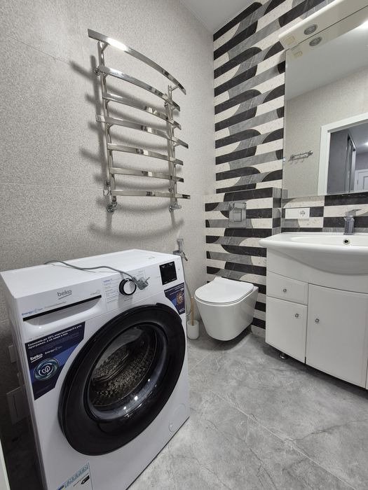 Здається 2 кімнатна квартира на Озерній